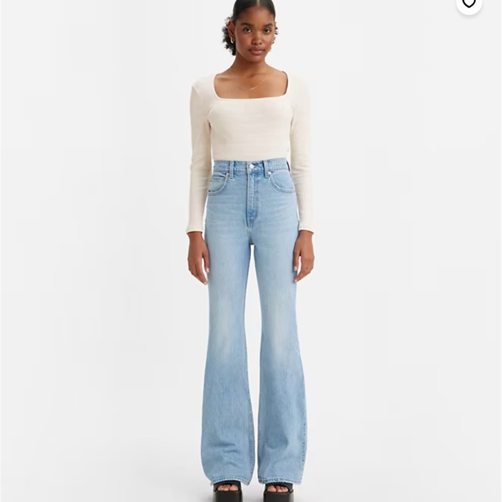 Levi’s Flare | 70s High Rise | Size 26 | Light Wash Denim | 99% Cotton